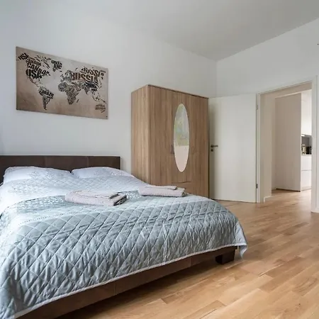 A Stylish In The Center Of True Apartment