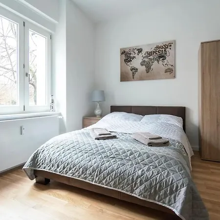 A Stylish In The Center Of True Apartment